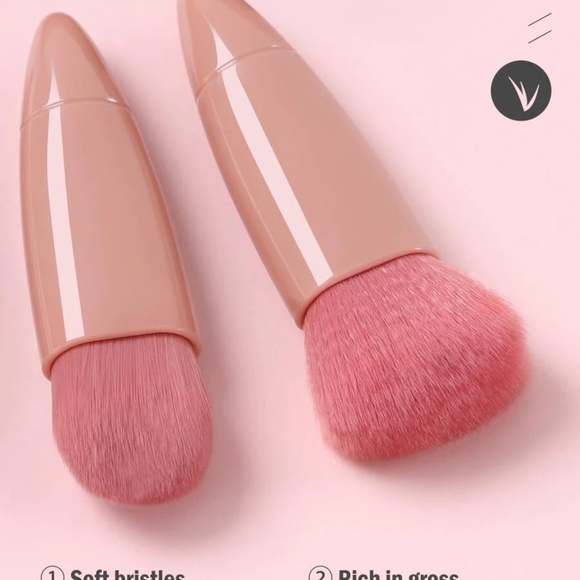 RESERVED Travel Compact with Mirror and 5 piece brush set in Pink - Picture 5 of 6